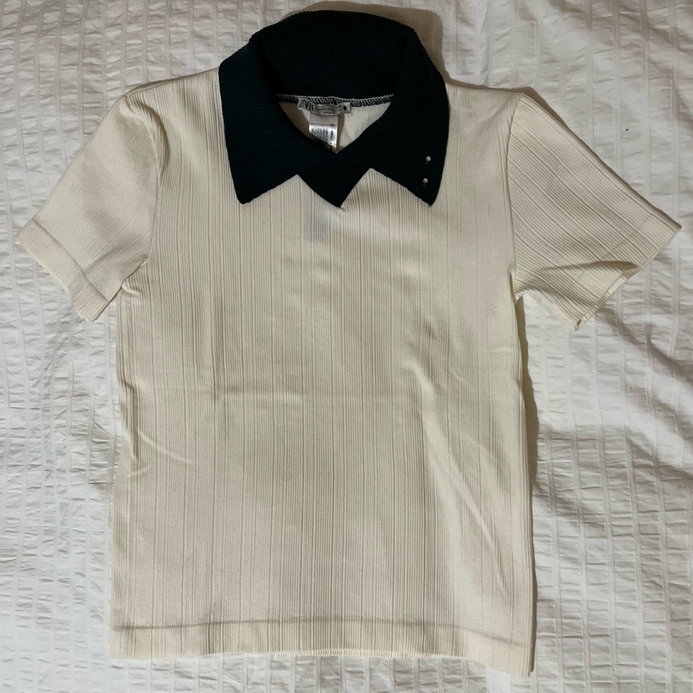 ZARA
polo shirt with green collar